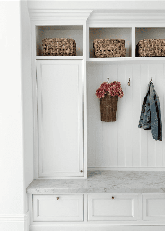 Built-in bench with basket and hook storage