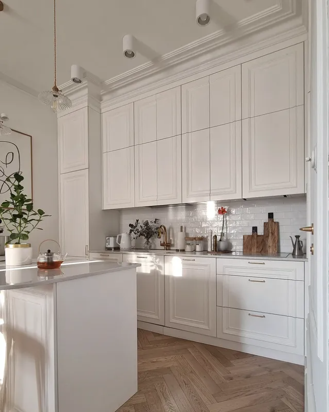 Luminous All-White Kitchen with Subtle Gold Accents