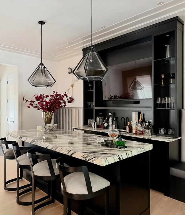 Sophisticated Home Bar with Marble Countertop and Modern Accents