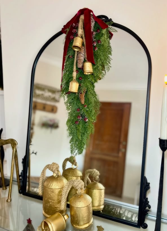 Chic Winter Mirror Decor