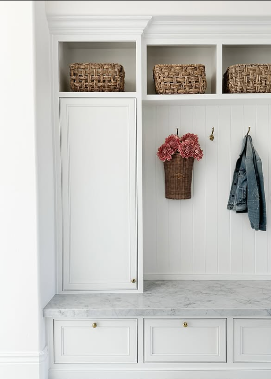 Built-in bench with basket and hook storage