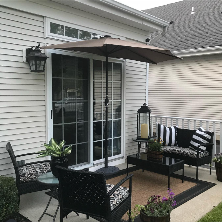 Modern Small Patio with Striking Black and White Themes